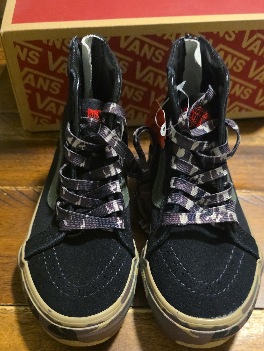 Vans kids Black High-Top Sneakers with Camouflage Laces Sk8-Hi Zip in